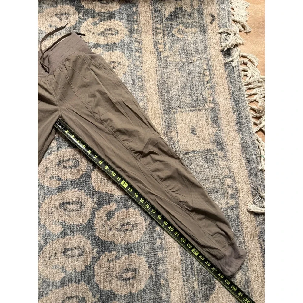 Lululemon Dance Studio Mid-Rise Jogger Full Length Size‎ 4 NWOT Never Worn